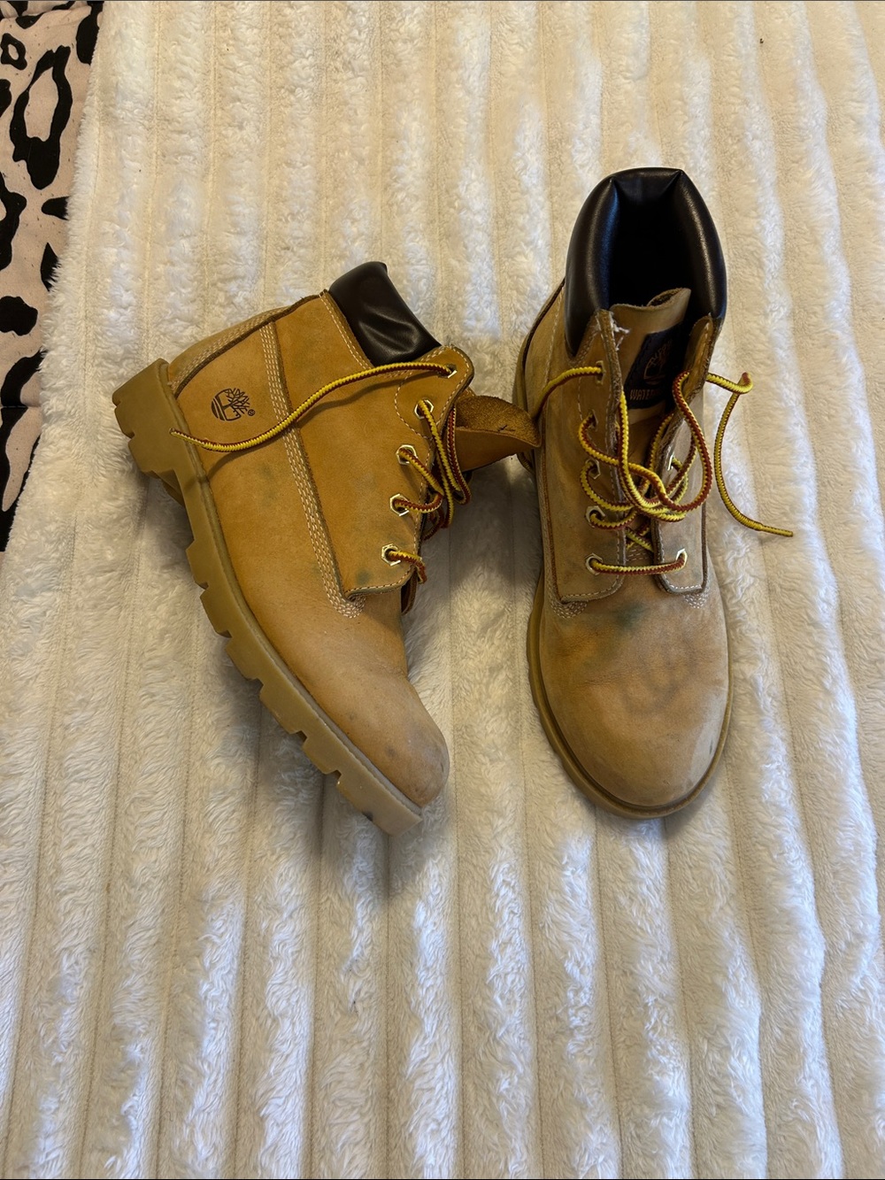 Y2K Vintage Timberland Wheat Nubuck Boots with Black Collar